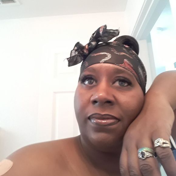 Meet your Posher, Raunita - Picture 1 of 1